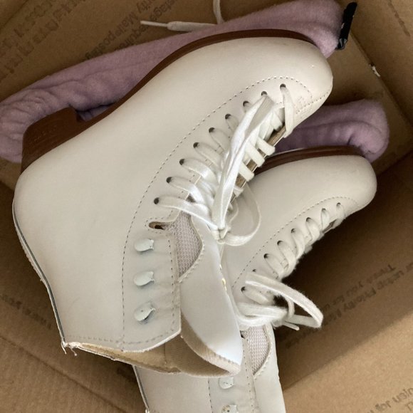 Jackson Artiste Girls Ice Skates Like New Size 3 1/2 C Brand New Skate Guards - Picture 7 of 13